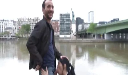 Cô gái tóc vàng y tá Da Nâu quỳ trước phim sex nhat ban ko che mặt qua lỗ.