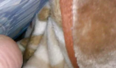 Cơ thể cô bị nghiền nát và núm vú của phim sex nhật không che cô đang bị chặn.