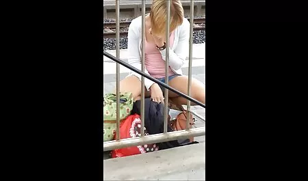 Một người đàn ông trẻ cao phim xet nhat khong che có một lớn của ông nhỏ.